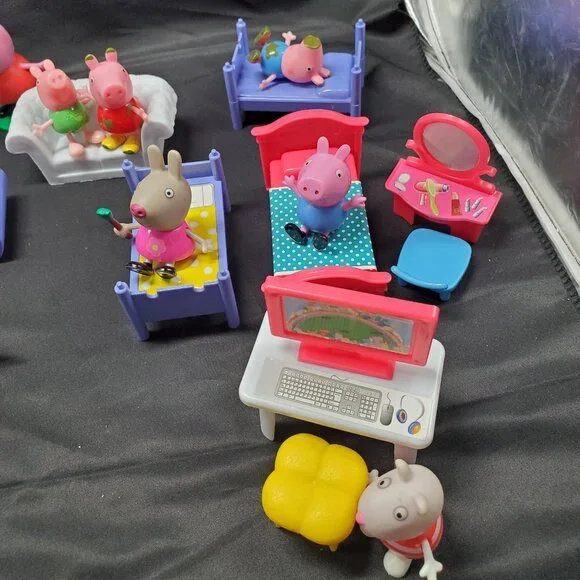 Peppa Pig Family and Friends with Furniture-Lot of 26 pieces - Picture 5 of 8